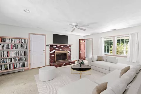 166 Carriage Ln, Barnstable, MA 02630 photo 3