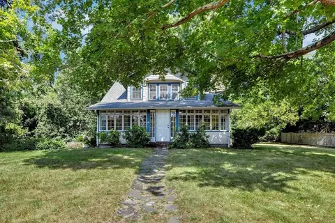 29 Phinneys Ln, Centerville, MA 02632
