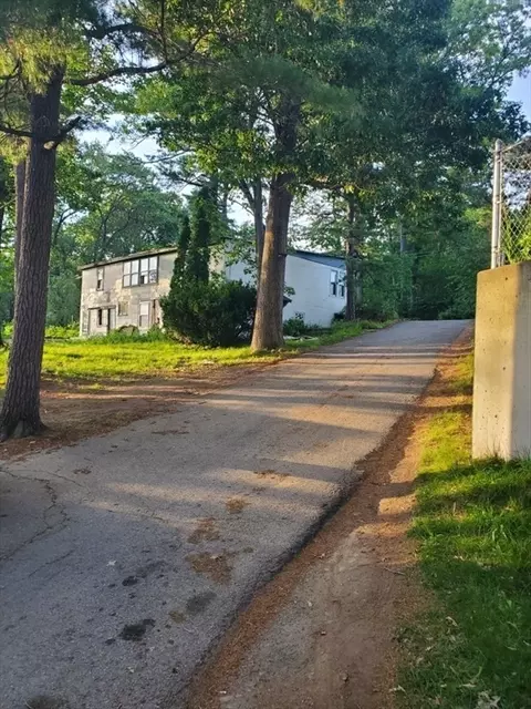 217 White Pond Rd, Lancaster, MA 01523