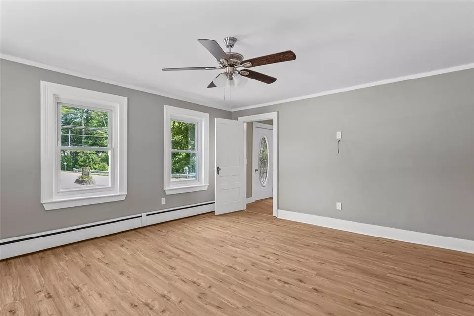 Living - 149 E Broadway, Gardner, MA 01440 photo 2 of 2