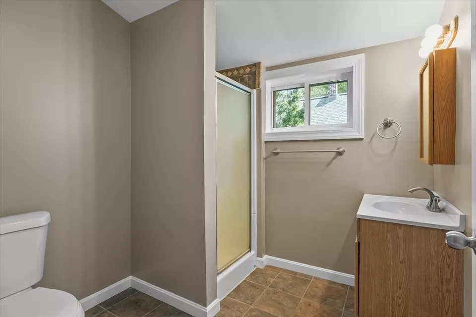 Bath - 149 E Broadway, Gardner, MA 01440 photo 2 of 2