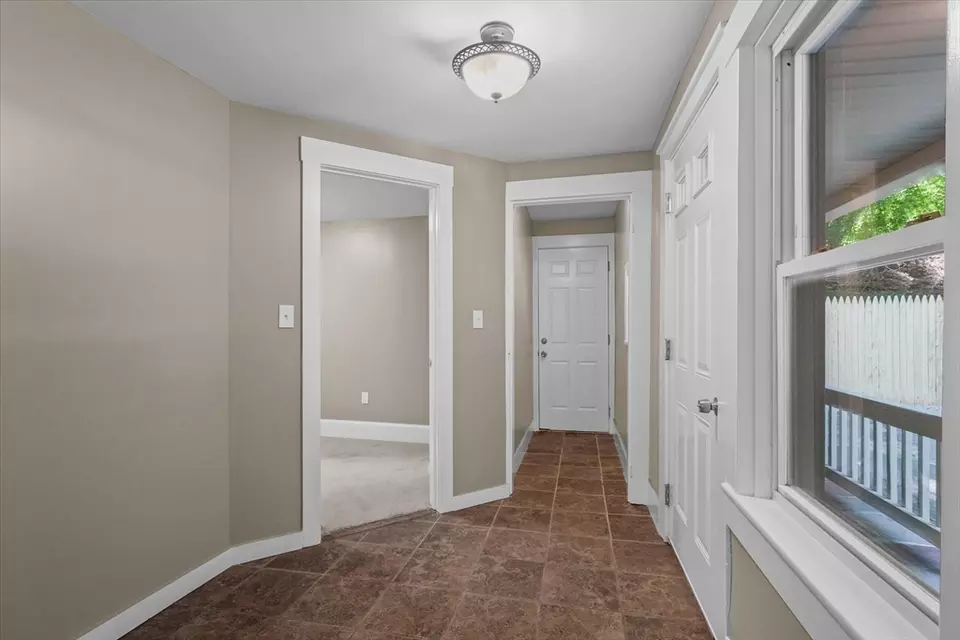 Entry Way - 149 E Broadway, Gardner, MA 01440 photo 4 of 4