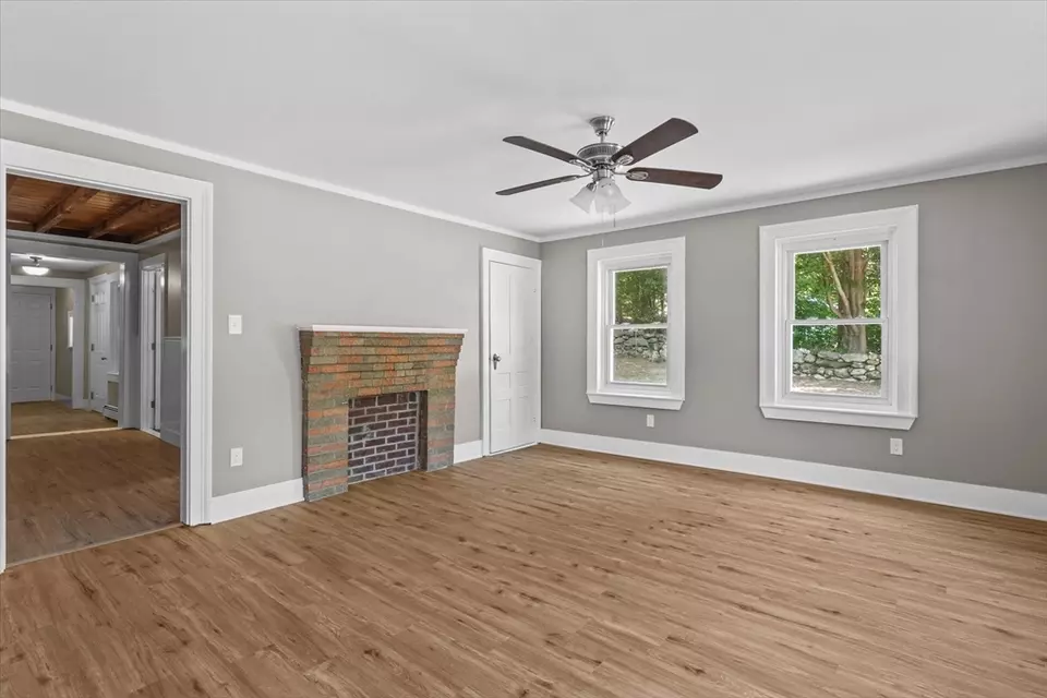 Living - 149 E Broadway, Gardner, MA 01440 photo 1 of 2