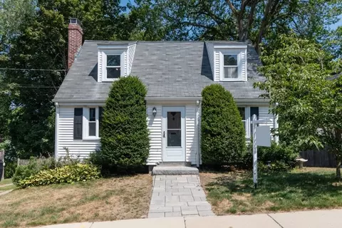15 Peak Hill Rd, West Roxbury, MA 02132
