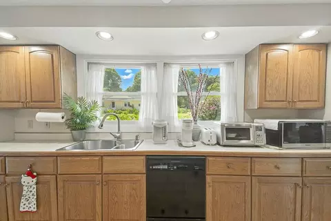Kitchen - 6 Darrell Dr, Randolph, MA 02368 photo 1 of 2