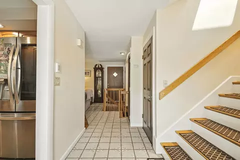 Entry Way - 6 Darrell Dr, Randolph, MA 02368 photo 1 of 5