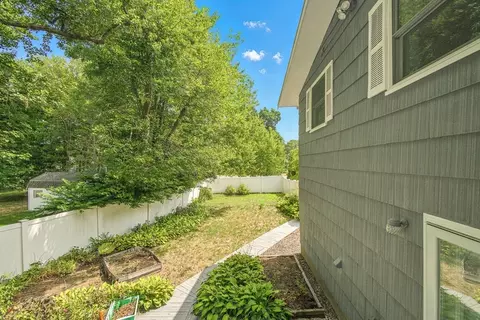 Exterior - 6 Darrell Dr, Randolph, MA 02368 photo 7 of 8