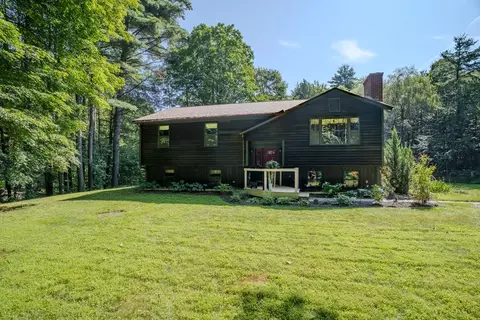2 Gulf Rd, Pelham, MA 01002