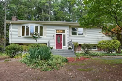 56 Oakvale Rd, Framingham, MA 01701
