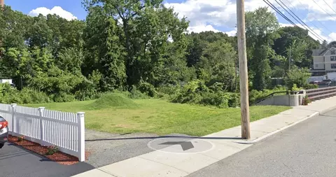 38 Houghton St, Hudson, MA 01749