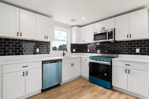 17 Burns #D, Lowell, MA 01852