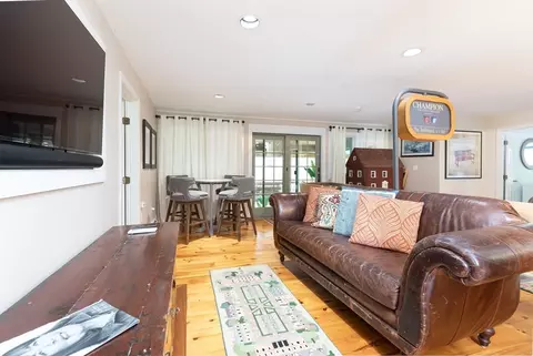 Living - 79 David Ave, Tisbury, MA 02568 photo 5 of 5