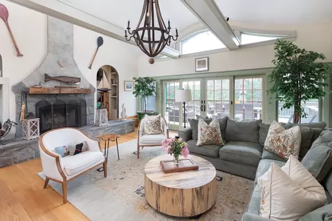 Living - 79 David Ave, Tisbury, MA 02568 photo 2 of 5
