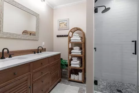 Bath - 79 David Ave, Tisbury, MA 02568 photo 6 of 6