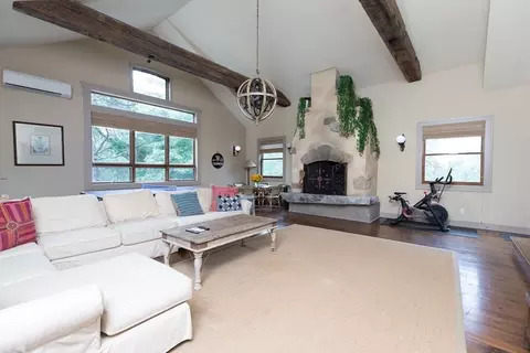 Living - 79 David Ave, Tisbury, MA 02568 photo 4 of 5