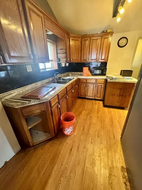 5 Cherry St, Lowell, MA 01852 photo 4