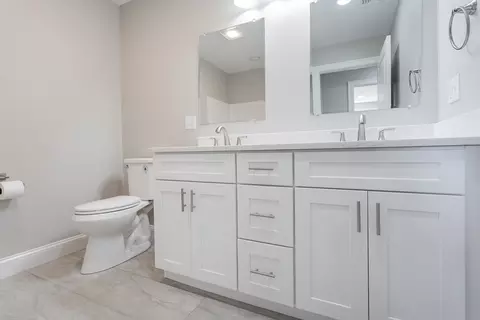 Bath - 579 Summit St #2, Fall River, MA 02724 photo 5 of 6