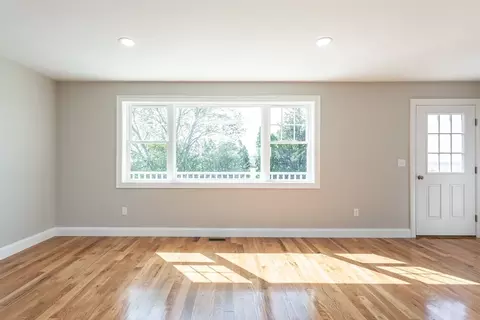 Living - 579 Summit St #2, Fall River, MA 02724 photo 4 of 9