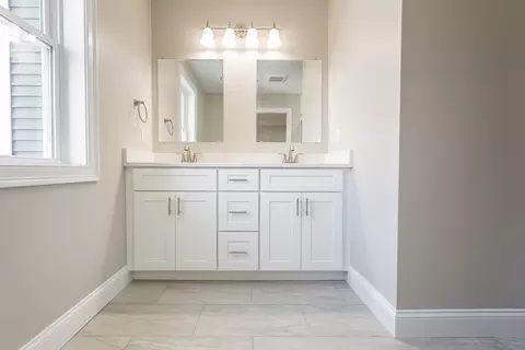 Bath - 579 Summit St #2, Fall River, MA 02724 photo 3 of 6