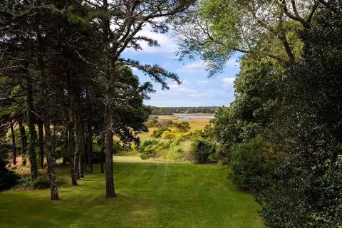 20 Hardings Beach Rd, Chatham, MA 02633