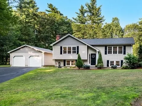 24 Arcadian Ln, Litchfield, NH 03052