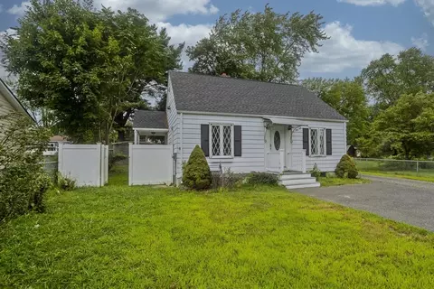 1130 Parker St, Springfield, MA 01129 photo 2