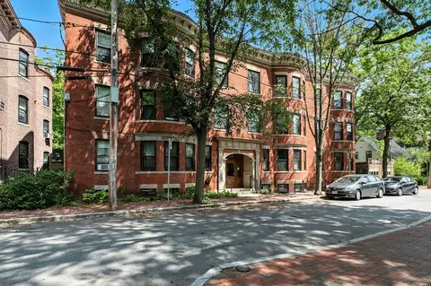 26 Hurlbut St #3, Cambridge, MA 02138