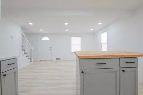 Living - 183 Savoy Ave, Springfield, MA 01104 photo 3 of 5