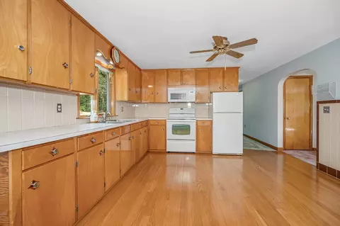 Kitchen - 28 Ledge Rd, Pelham, NH 03076 photo 1 of 2