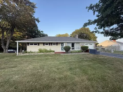 58 Lakeview Ave, Dudley, MA 01571