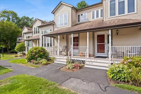 65 Willow Pond Dr #65, Rockland, MA 02370