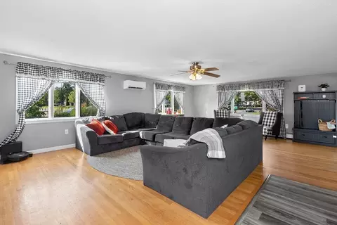 Living - 35 Champlain, Dracut, MA 01826 photo 3 of 4