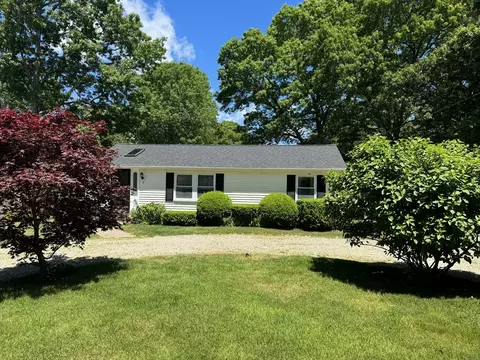 10 Sachem Dr, Falmouth, MA 02536