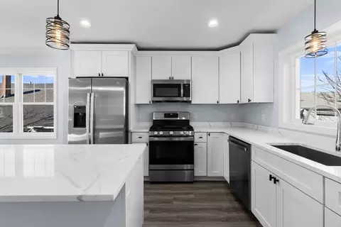 206 Durfee St #4B, Fall River, MA 02720
