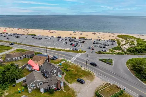 1060 Craigville Beach Rd, Barnstable, MA 02632