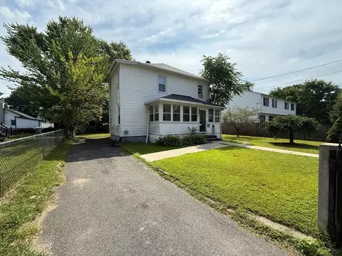 137 Cobb St, Springfield, MA 01119 photo 2