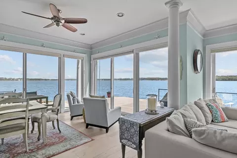1040 Dickinson St, Fall River, MA 02721 photo 9
