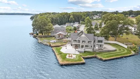 1040 Dickinson St, Fall River, MA 02721 photo 41