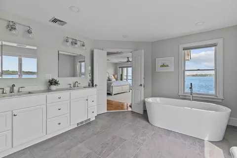 1040 Dickinson St, Fall River, MA 02721 photo 28