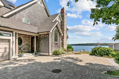 1040 Dickinson St, Fall River, MA 02721 photo 5