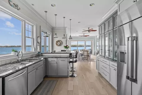 1040 Dickinson St, Fall River, MA 02721 photo 15