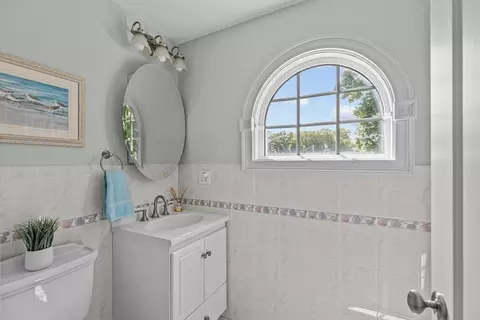 1040 Dickinson St, Fall River, MA 02721 photo 35