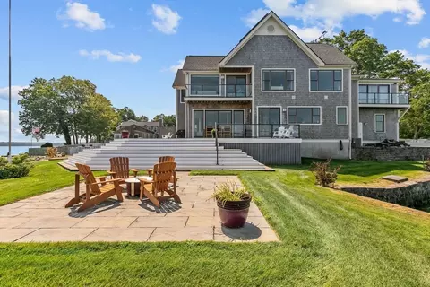1040 Dickinson St, Fall River, MA 02721 photo 2