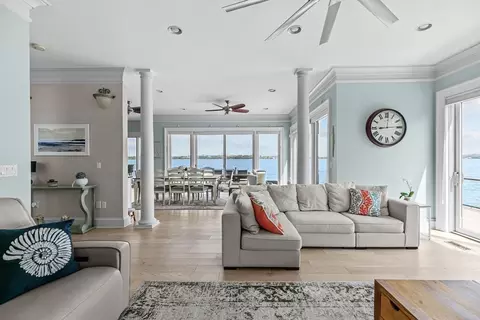 1040 Dickinson St, Fall River, MA 02721 photo 8