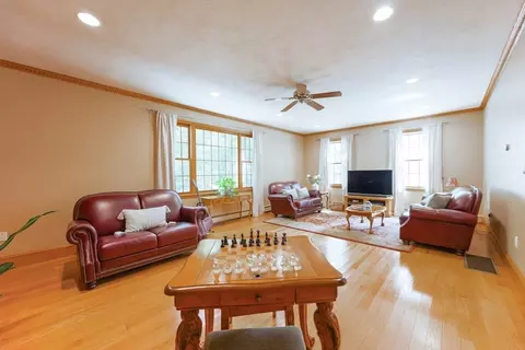 Living - 25 Steeplechase Ln, Canton, MA 02021 photo 2 of 4