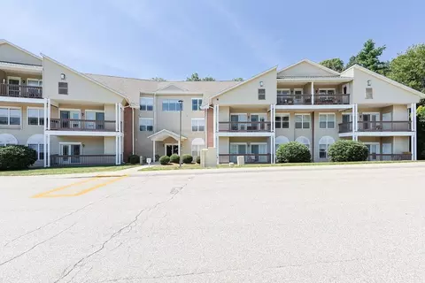 218 Reservoir St #106, Holden, MA 01520