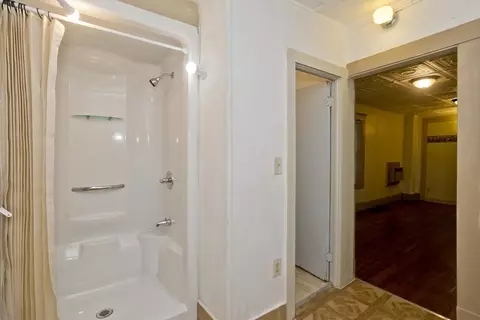 Bath - 33 Forest St, Springfield, MA 01108 photo 4 of 5