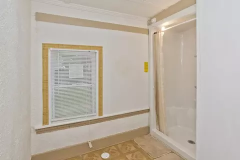 Bath - 33 Forest St, Springfield, MA 01108 photo 3 of 5