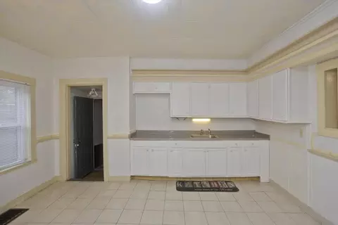 Entry Way - 33 Forest St, Springfield, MA 01108 photo 2 of 2