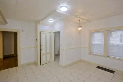 Entry Way - 33 Forest St, Springfield, MA 01108 photo 1 of 2